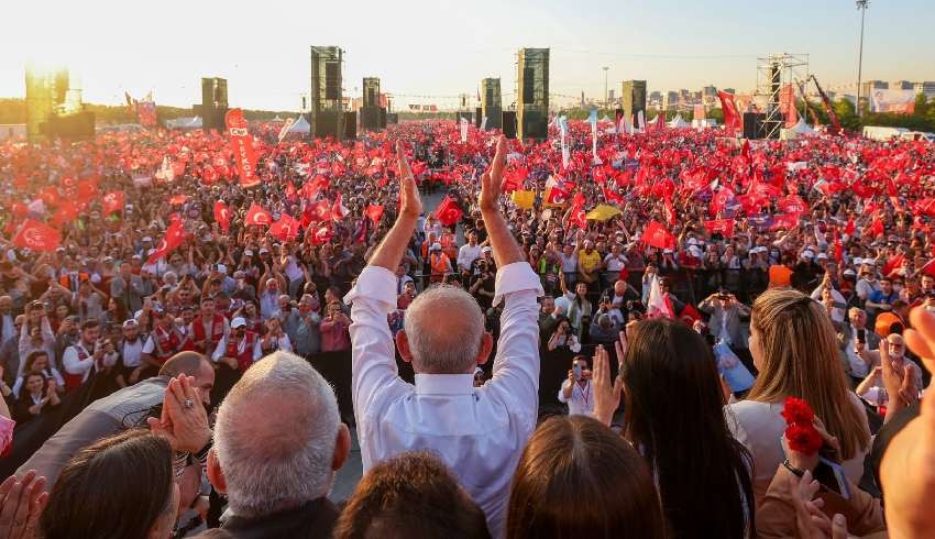 Cem Küçük: Hâlâ 'Kılıçdaroğlu aday değil' diyen var mı?